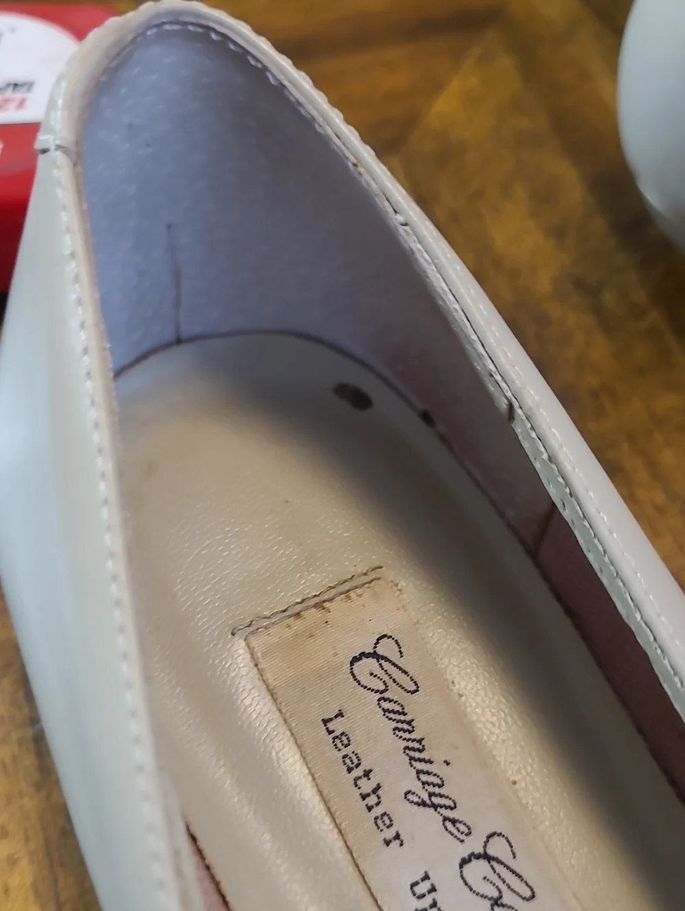 Vtg. Carriage Court Taupe Leather Women’s Low Heel Pumps